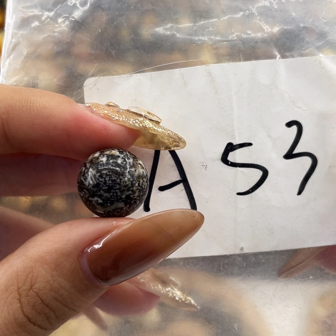 琥珀未镶嵌裸石13.5福利