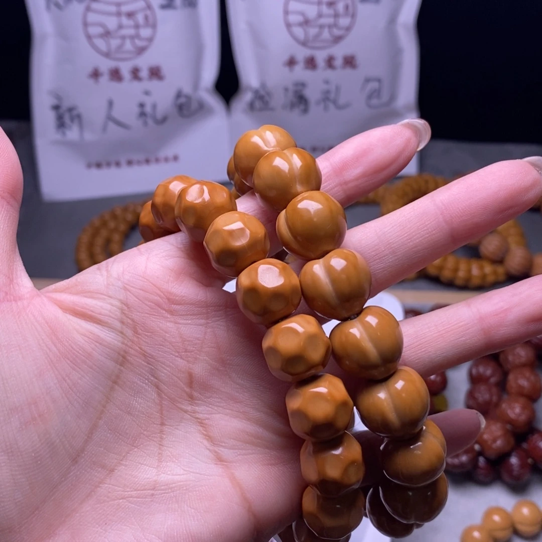 猴头核桃手串奶酪柯基屁桃