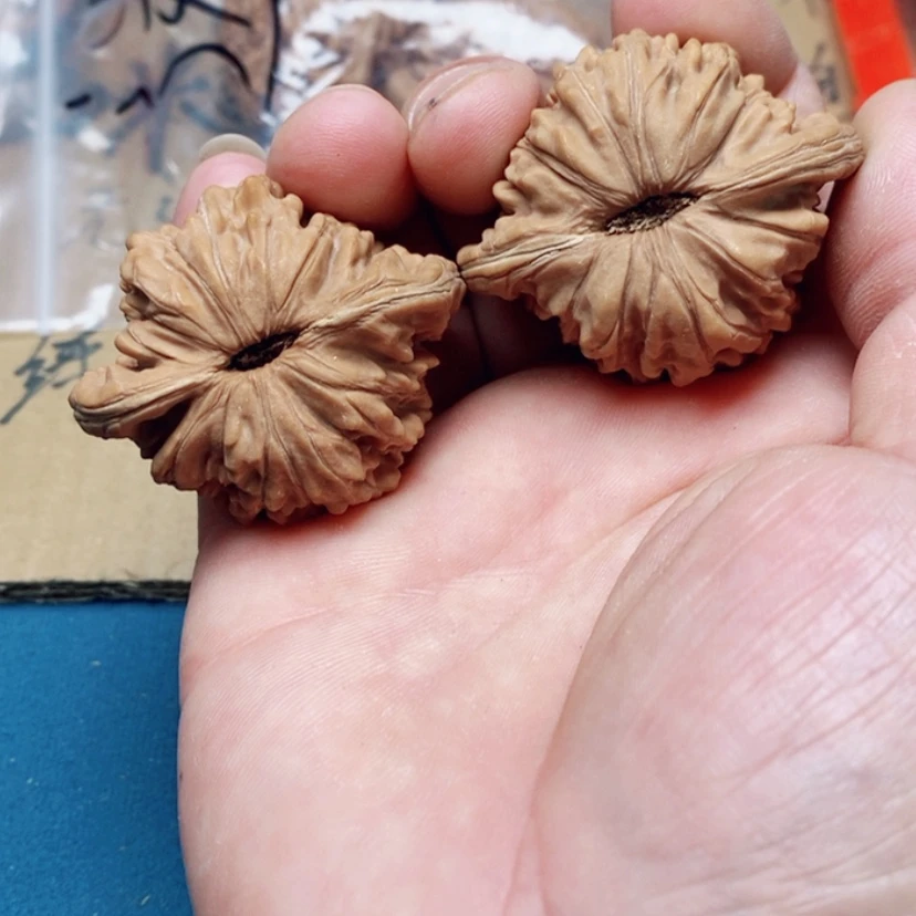 【闪购商品】文玩核桃吊坠彩**士41.41.41.41