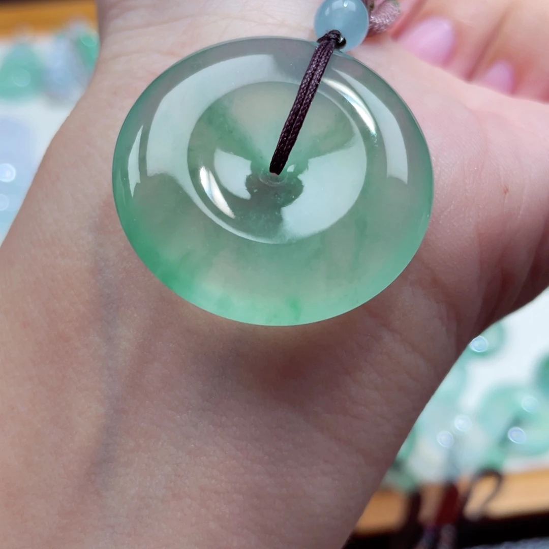 翡翠未镶嵌颈饰平安扣