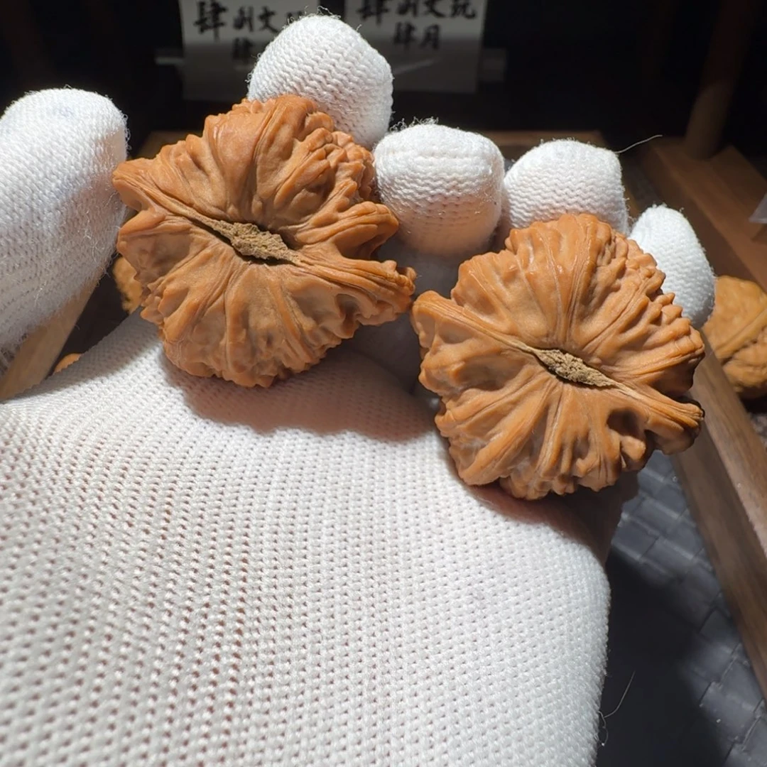 C***w文玩核桃吊坠40全品闷白