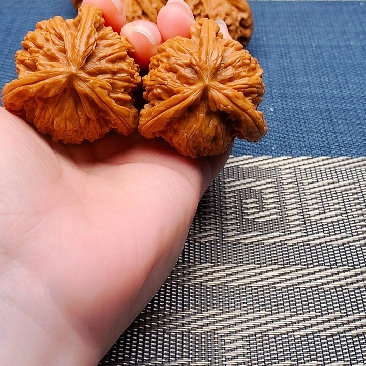 郑***家吊坠文玩核桃三棱