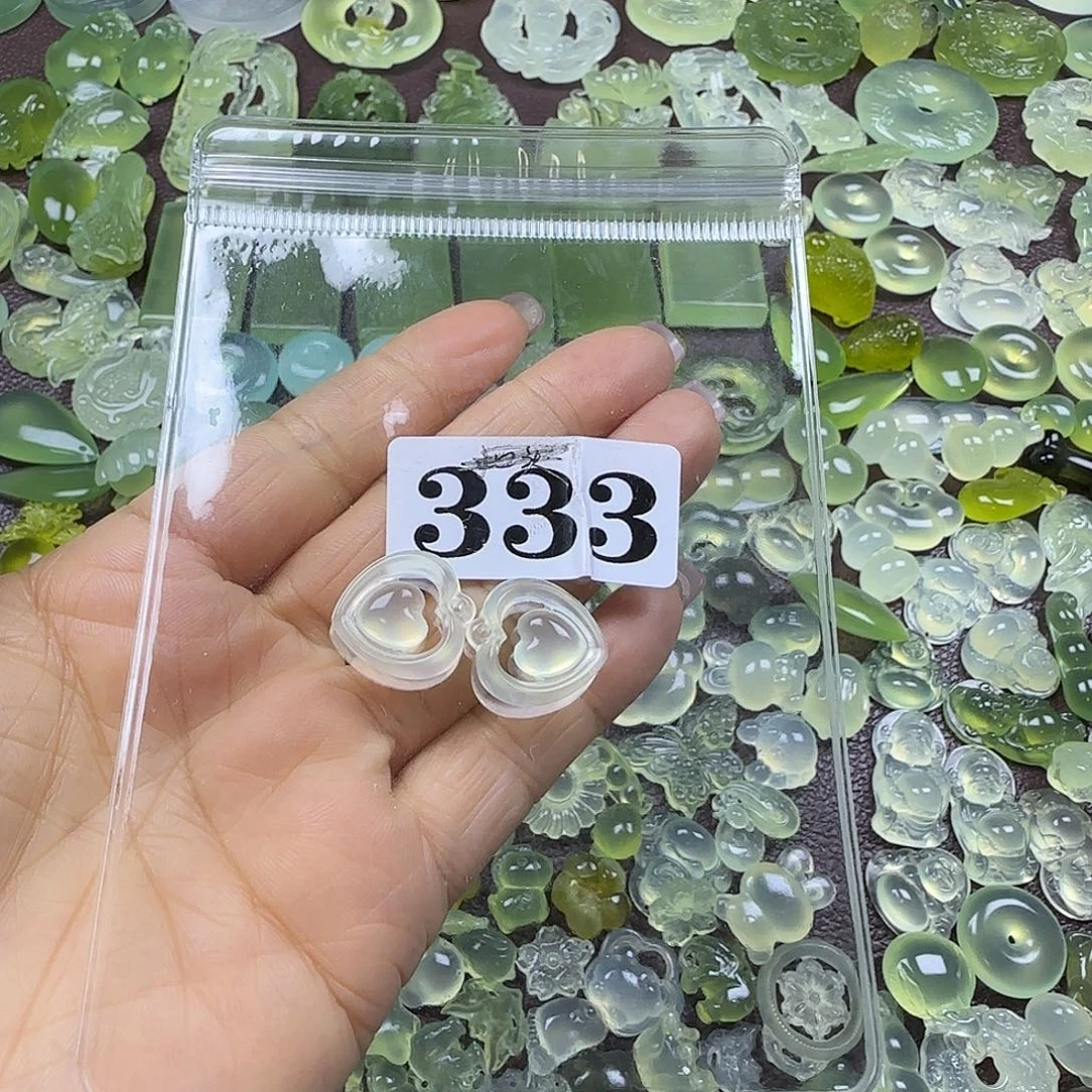 萌***哟蛇纹石玉未镶嵌岫玉吊坠