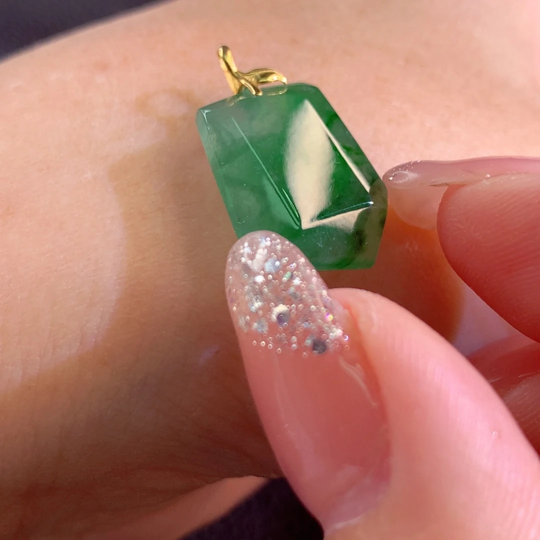 翡翠18K金镶嵌颈饰翡翠