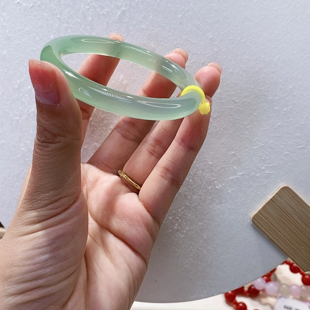 手镯玛瑙/玉髓未镶嵌52