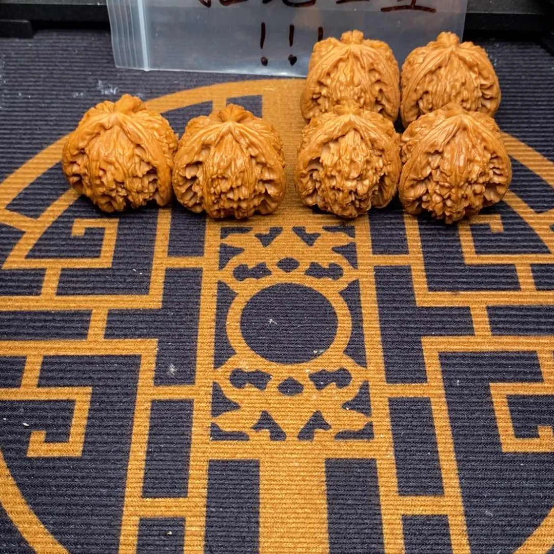 混***王文玩核桃吊坠白狮子