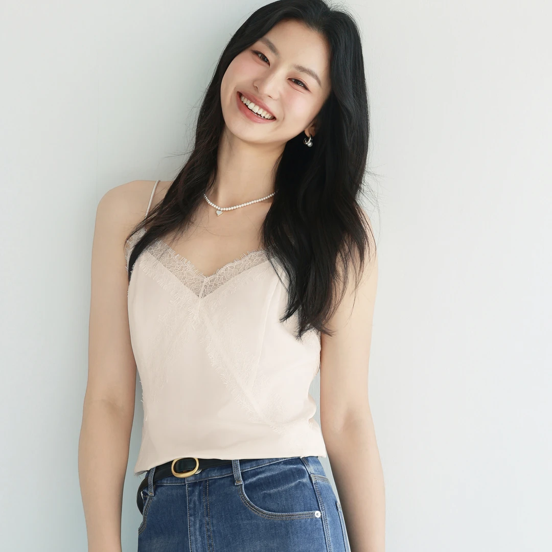 伊芙丽设计感气质V领缎面蕾丝拼接吊带内搭小上衣女春季