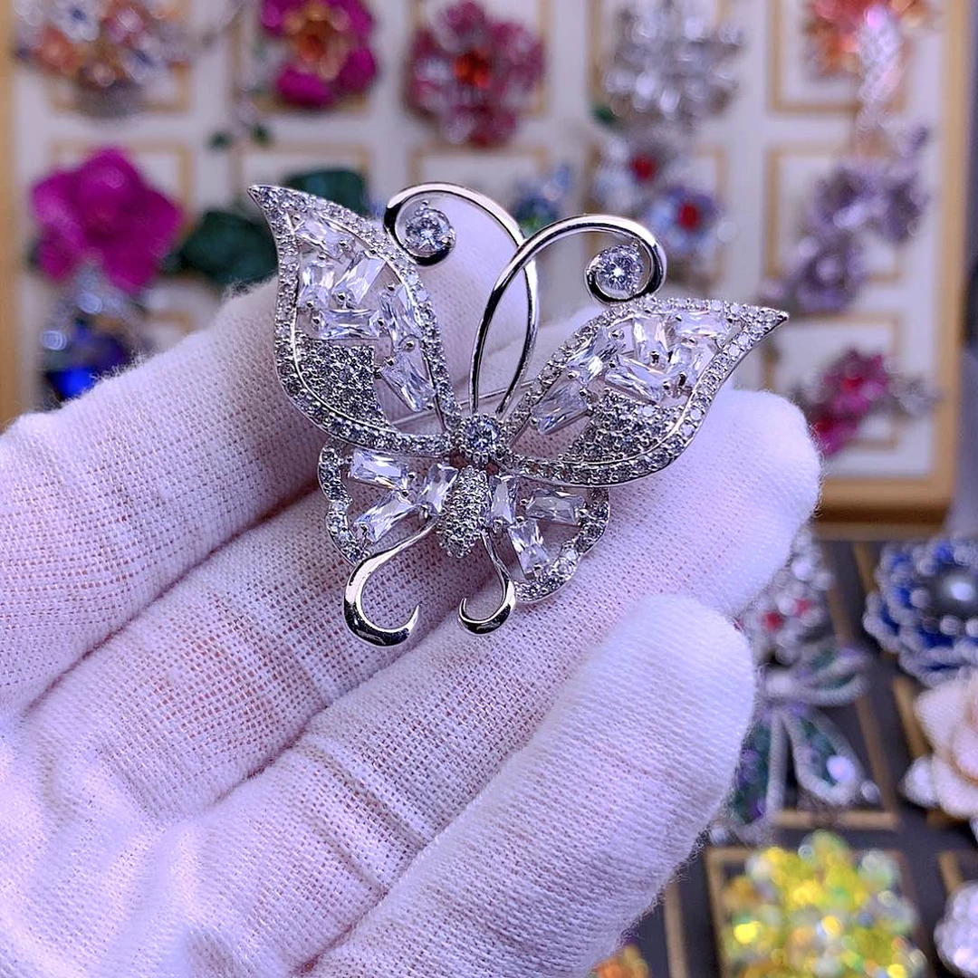 铜合金仿水晶胸针