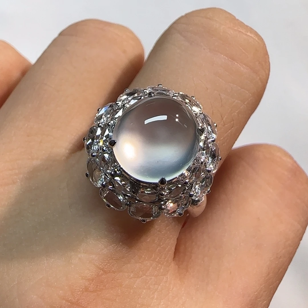 翡翠18K金镶嵌戒指蛋面