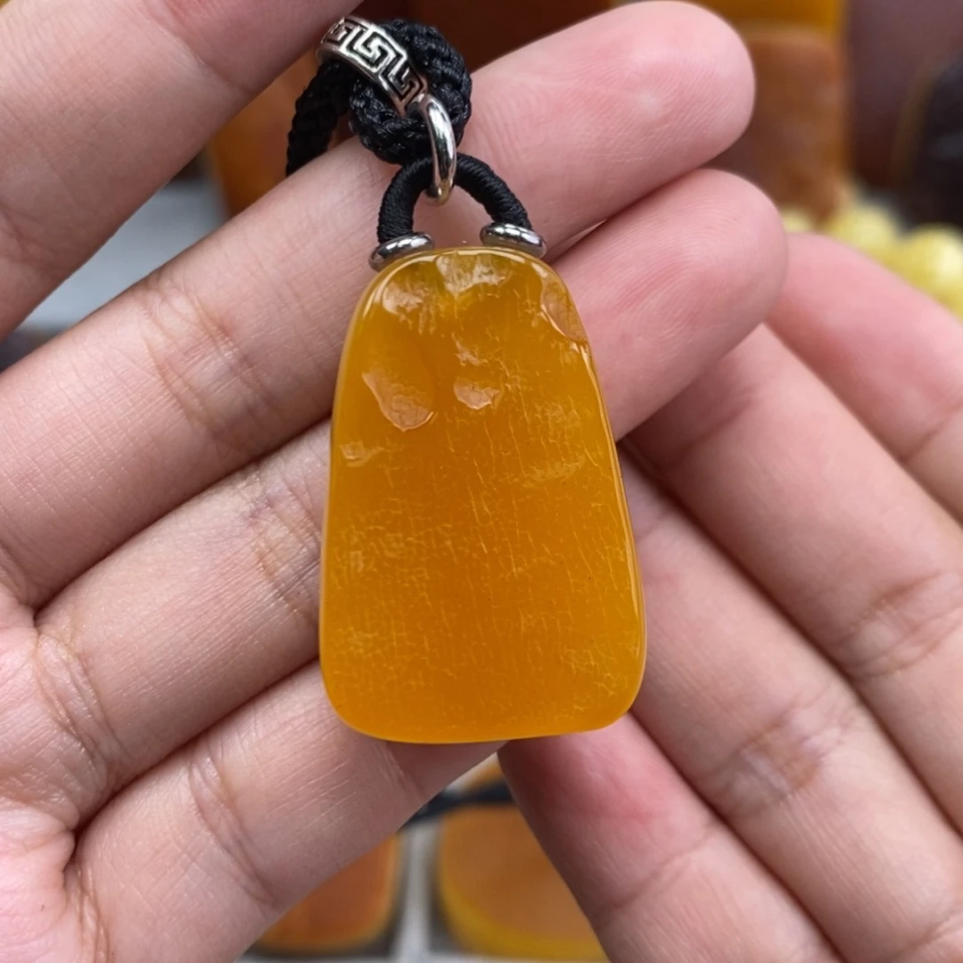 琥珀吊坠(赠链)未镶嵌