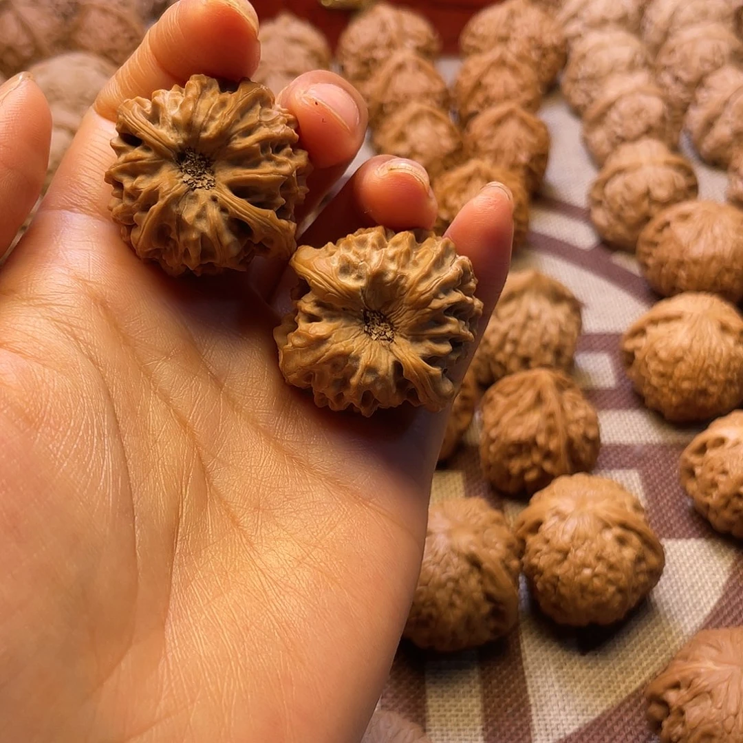 文玩核桃把件洒***.龙门涧