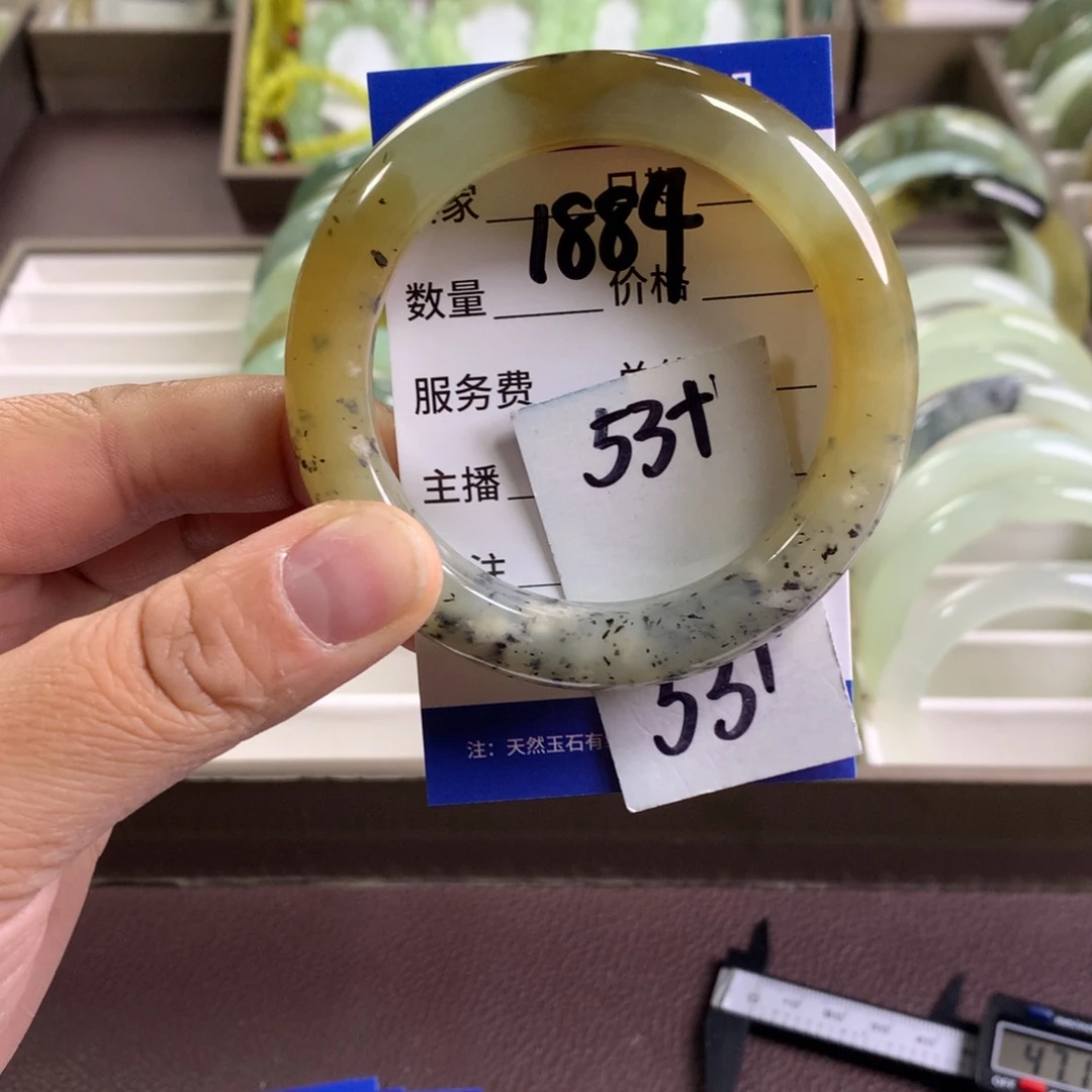 蛇纹石玉未镶嵌手镯1884