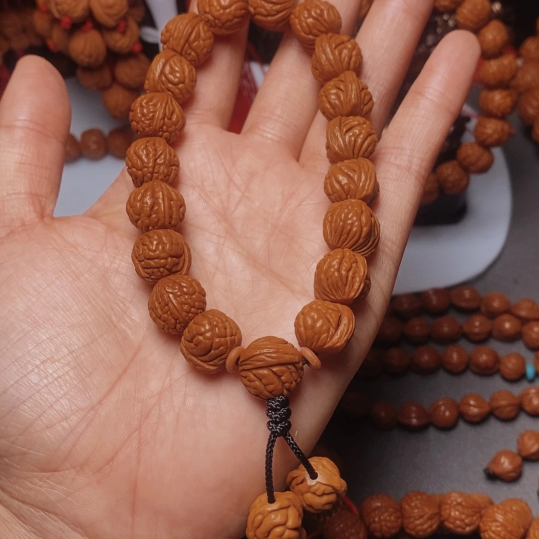 桃核吊坠桃枭手持1