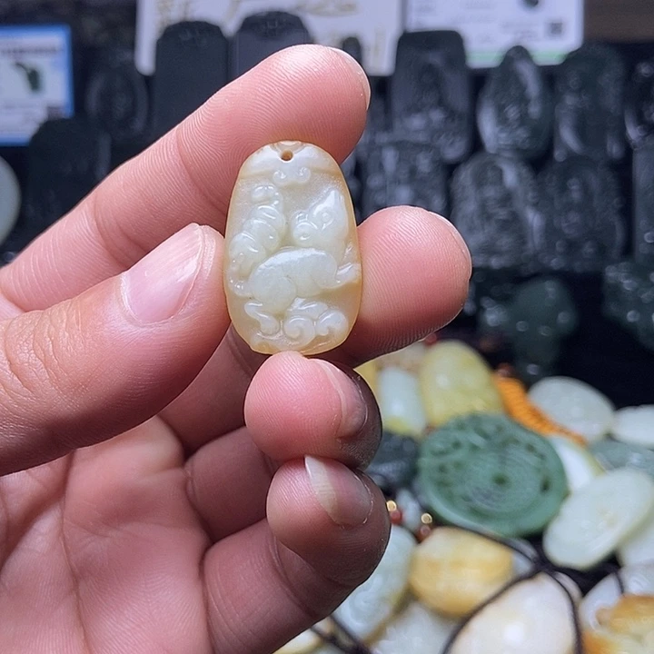 颈饰未镶嵌和田玉