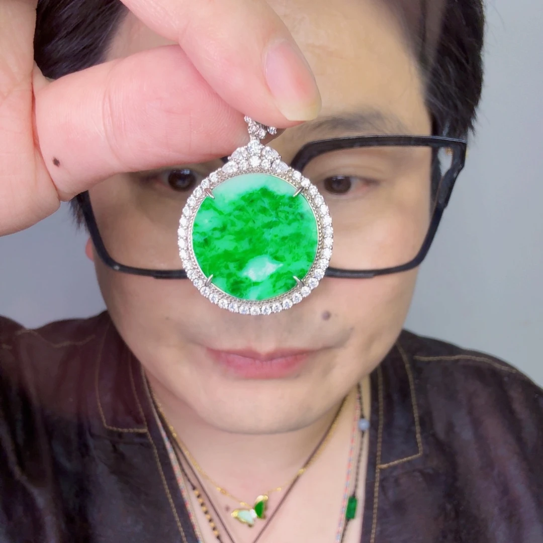 颈饰未镶嵌翡翠一件