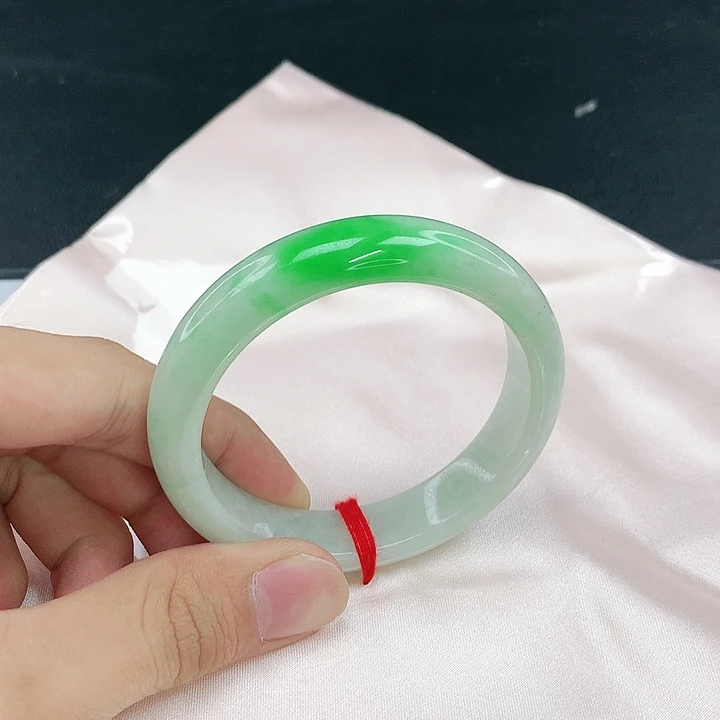 翡翠未镶嵌手镯圈55.5。54023