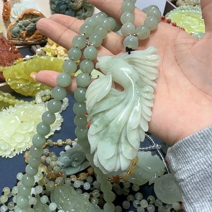 未镶嵌蛇纹石玉吊坠春*