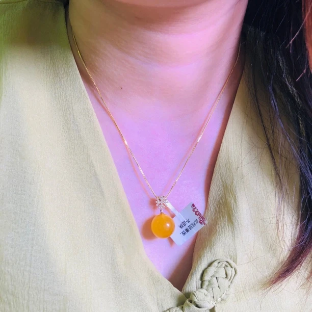 正品18K金扣头真钻防过敏天然蜜蜡圆珠14.5MM鸡油黄锁骨链吊坠