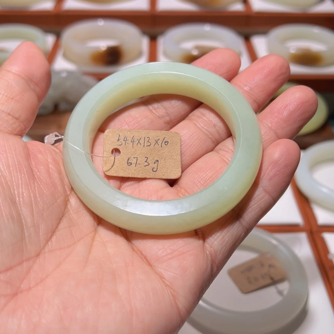 和田玉（青白玉）手镯未镶嵌