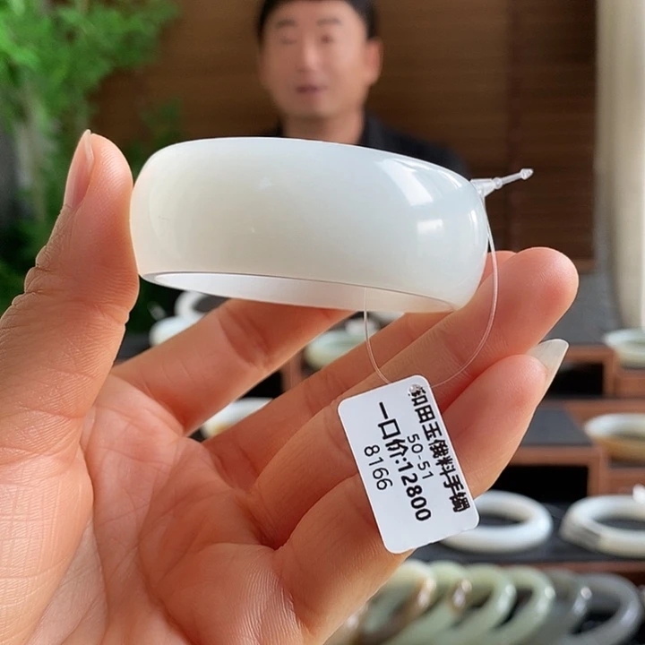 和田玉未镶嵌手镯8166