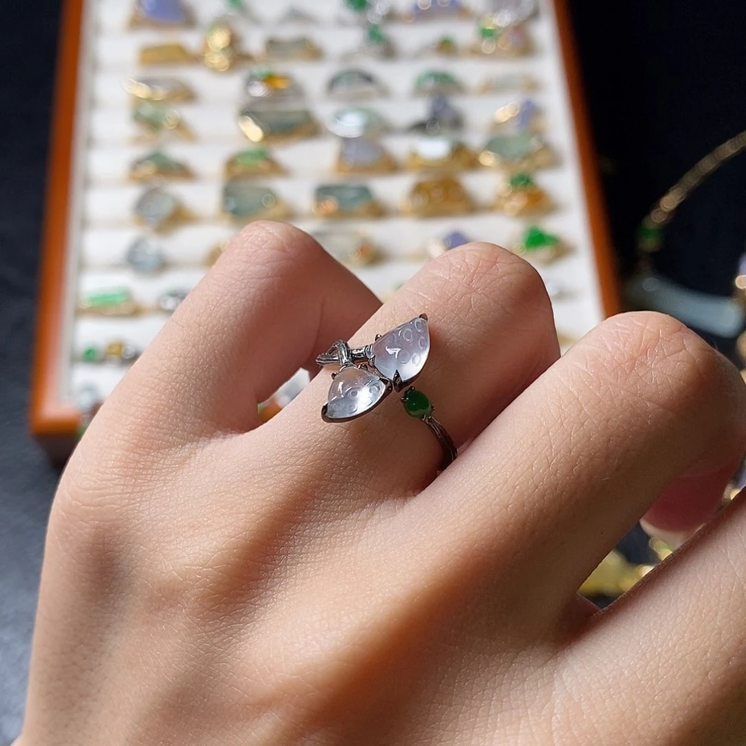 翡翠戒指18K金镶嵌并蒂莲戒指 48小时鉴赏