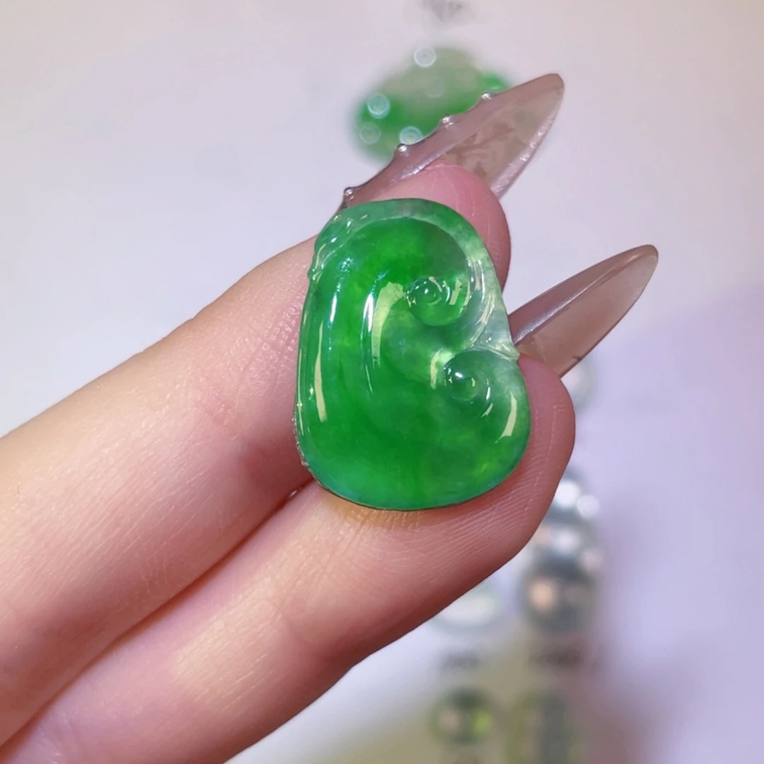 翡翠未镶嵌颈饰裸石