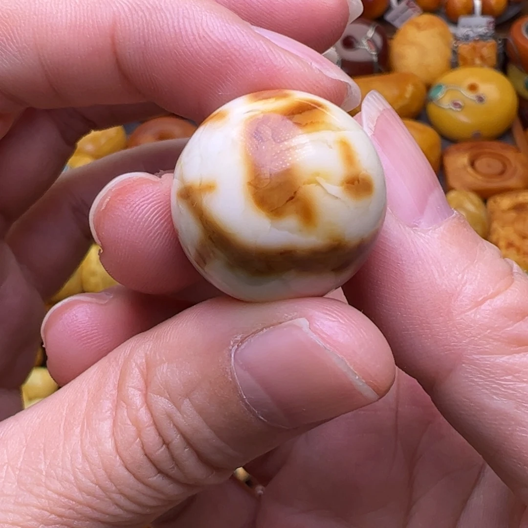 蜜蜡未镶嵌珠宝奇石沁色21.7