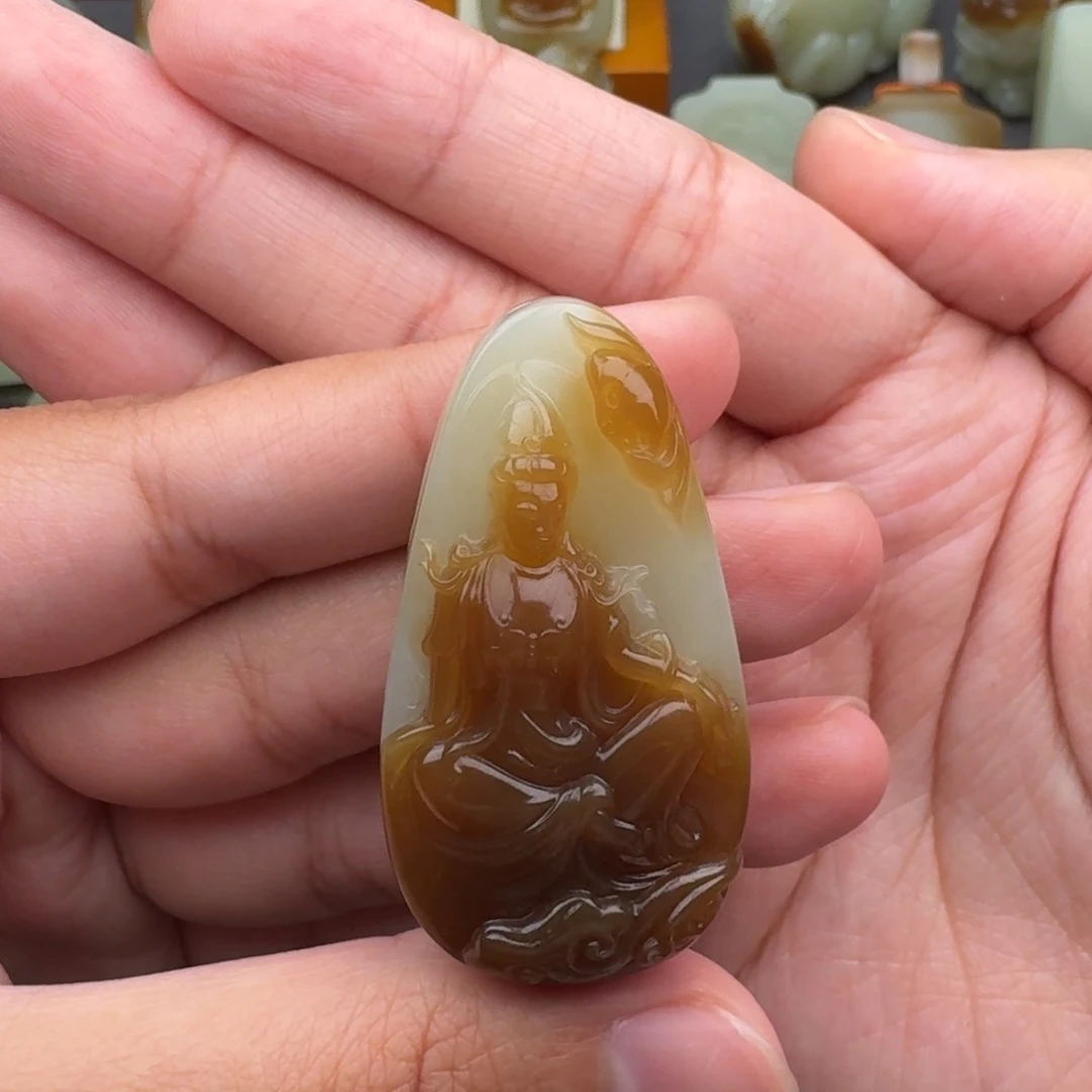 蓝***店颈饰未镶嵌和田玉