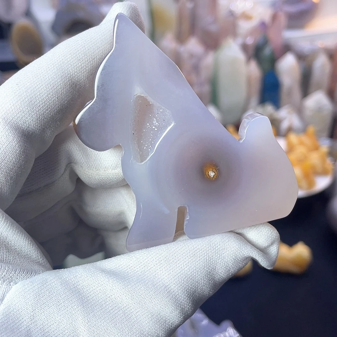 水晶码瑙晶洞狗狗未镶嵌
