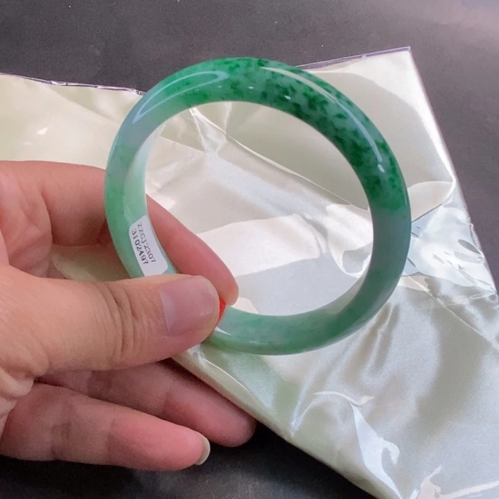 翡翠手镯未镶嵌56.6圈