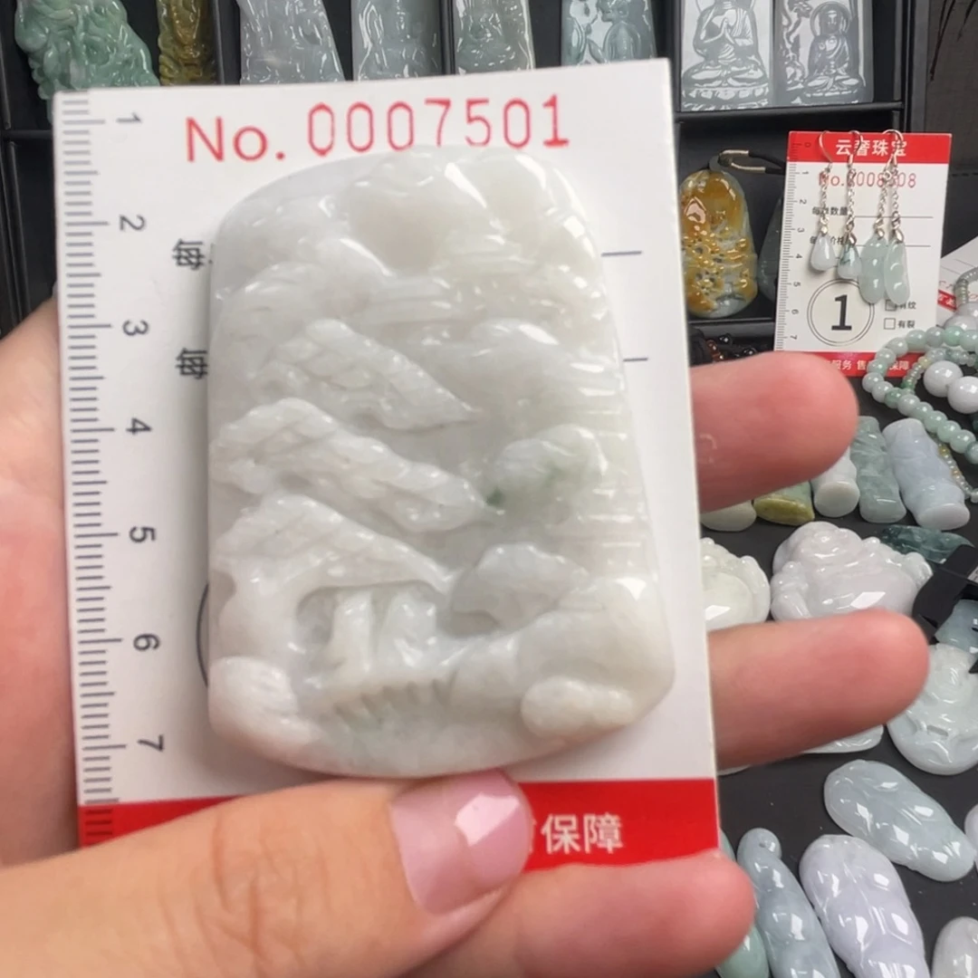 吊坠(不含链)未镶嵌翡翠微瑕