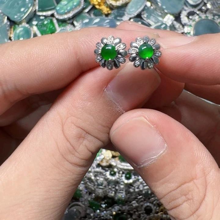 翡翠未镶嵌颈饰天然A货翡翠放漏