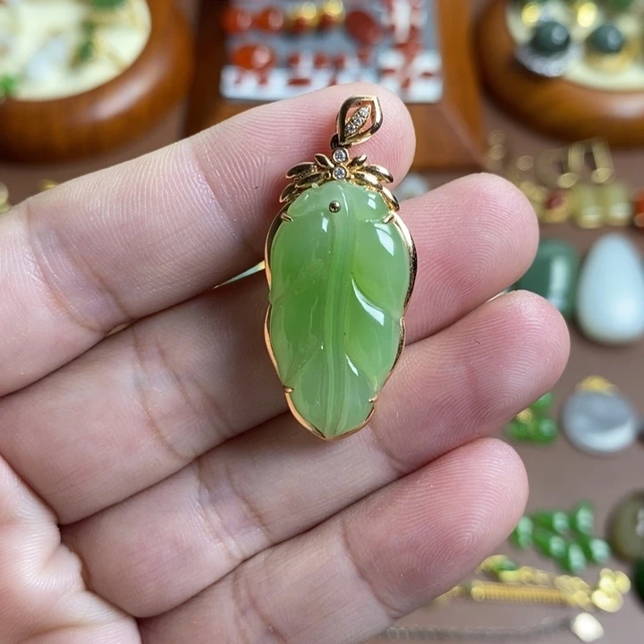 和田玉18K金镶嵌颈饰