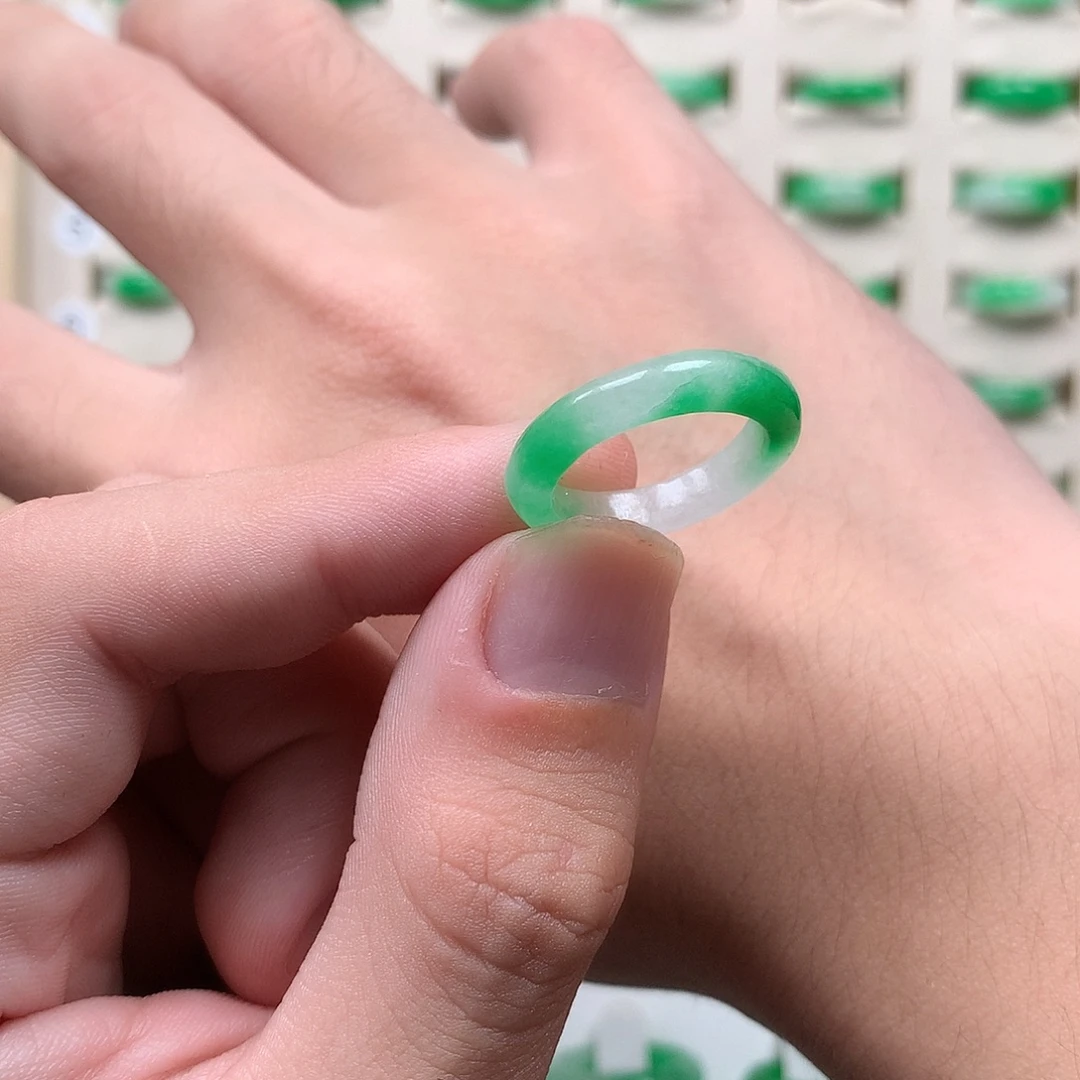 翡翠未镶嵌戒指13圈口微瑕