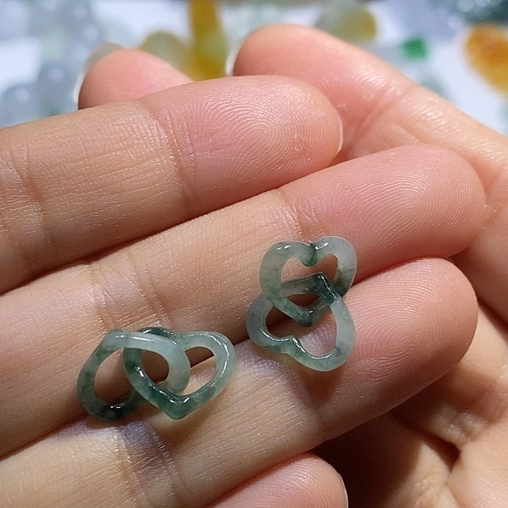 定制翡翠未镶嵌爱心环扣一对