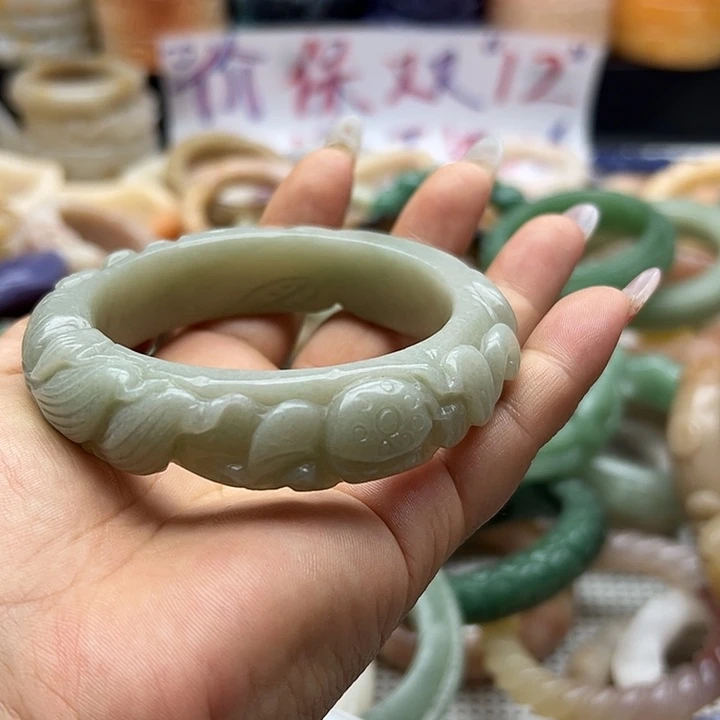 未镶嵌手镯石英岩玉乐*