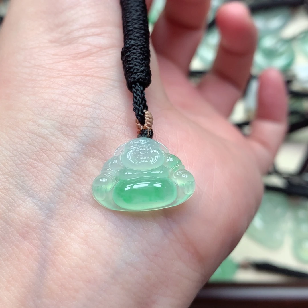 翡翠未镶嵌颈饰佛公