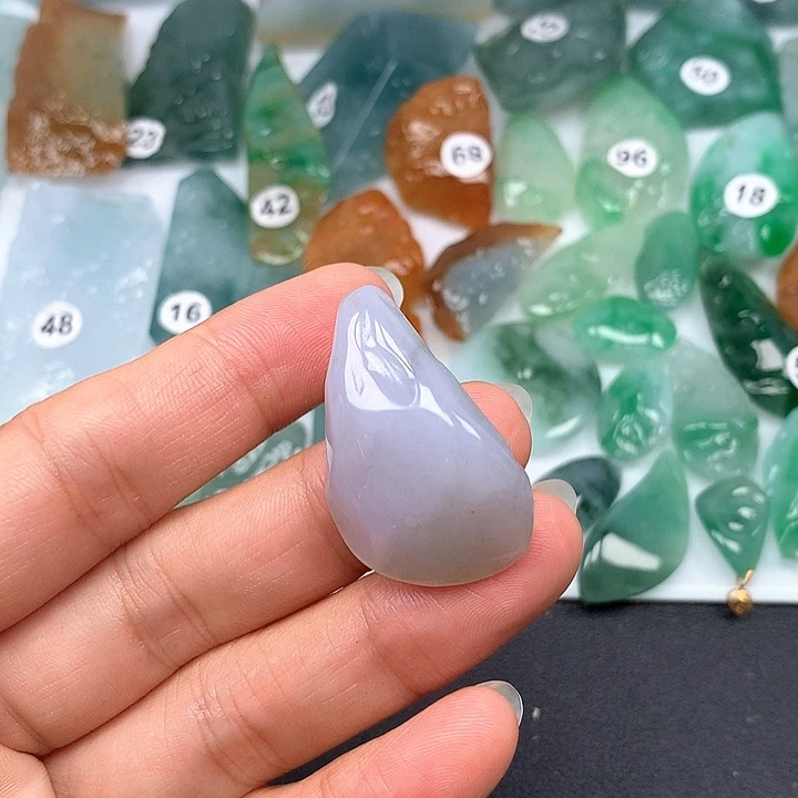 翡翠未镶嵌颈饰随型