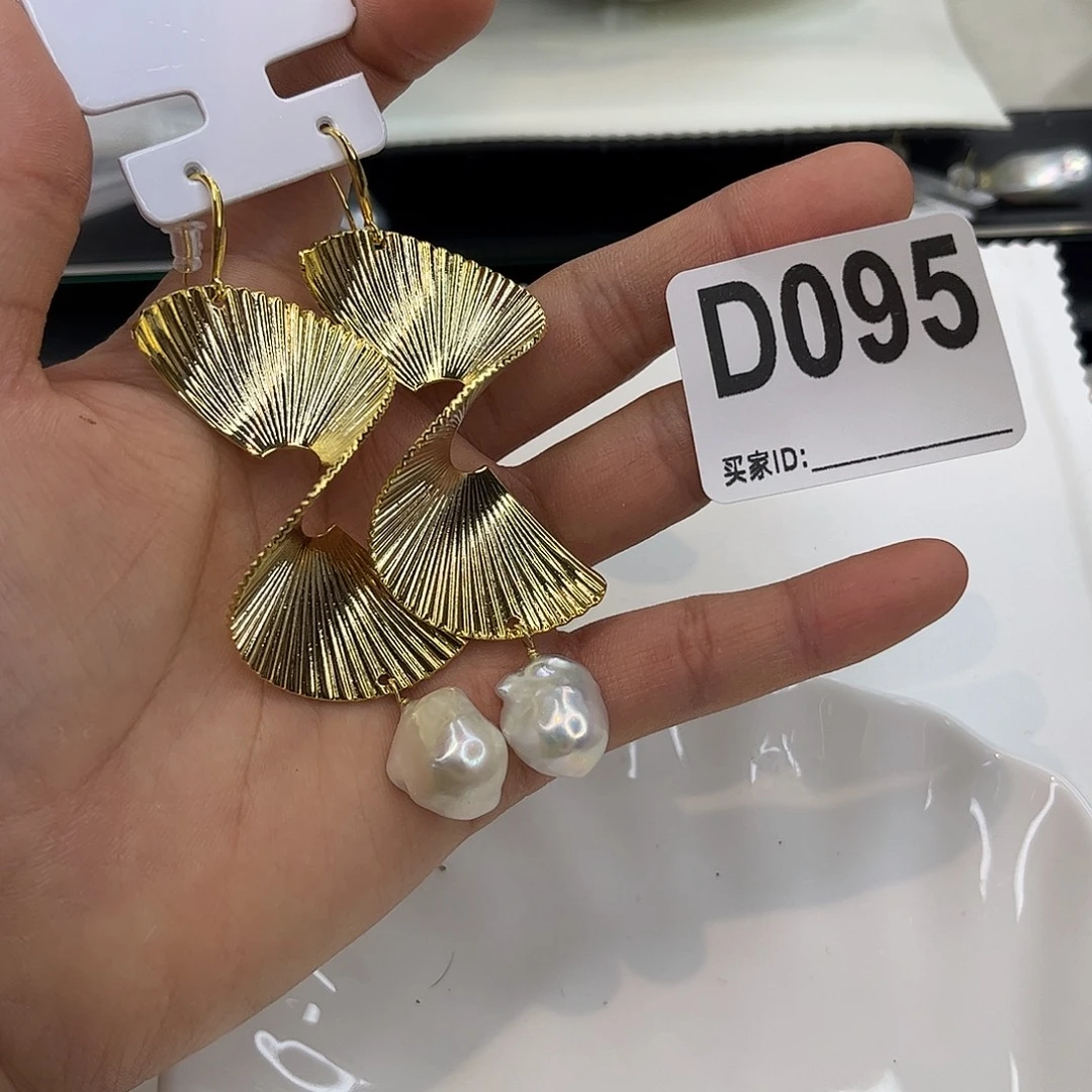 淡水珍珠合金耳饰