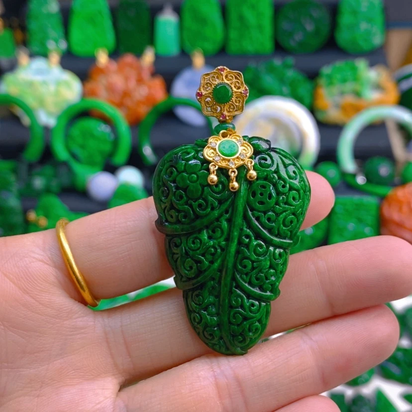 【闪购商品】翡翠未镶嵌颈饰大业有成