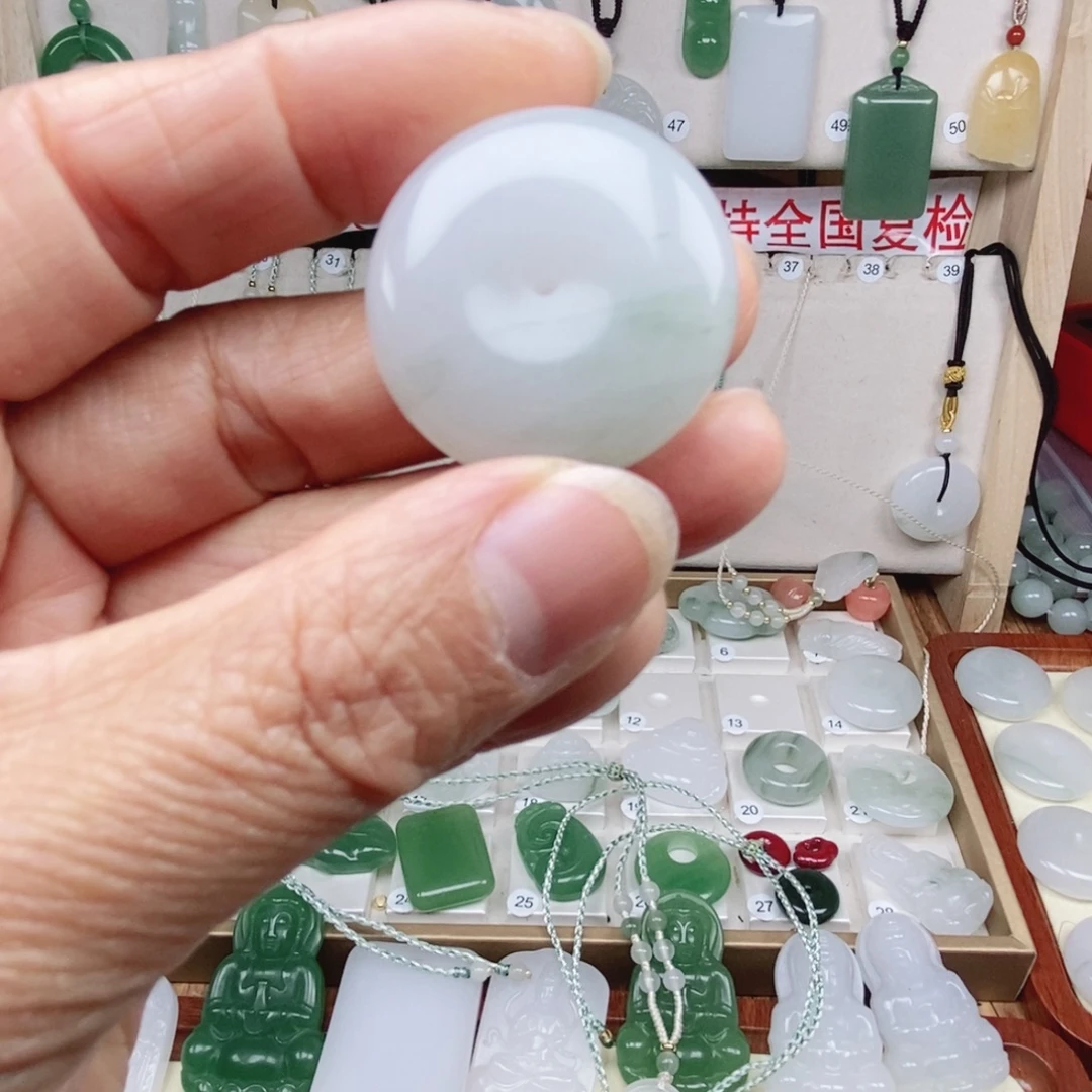 石英质玉（非洲翠）未镶嵌颈饰