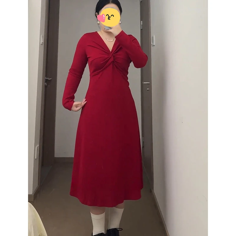 大码法式V领红色连衣裙女秋冬装赫本风气质收腰显瘦打底针织长裙