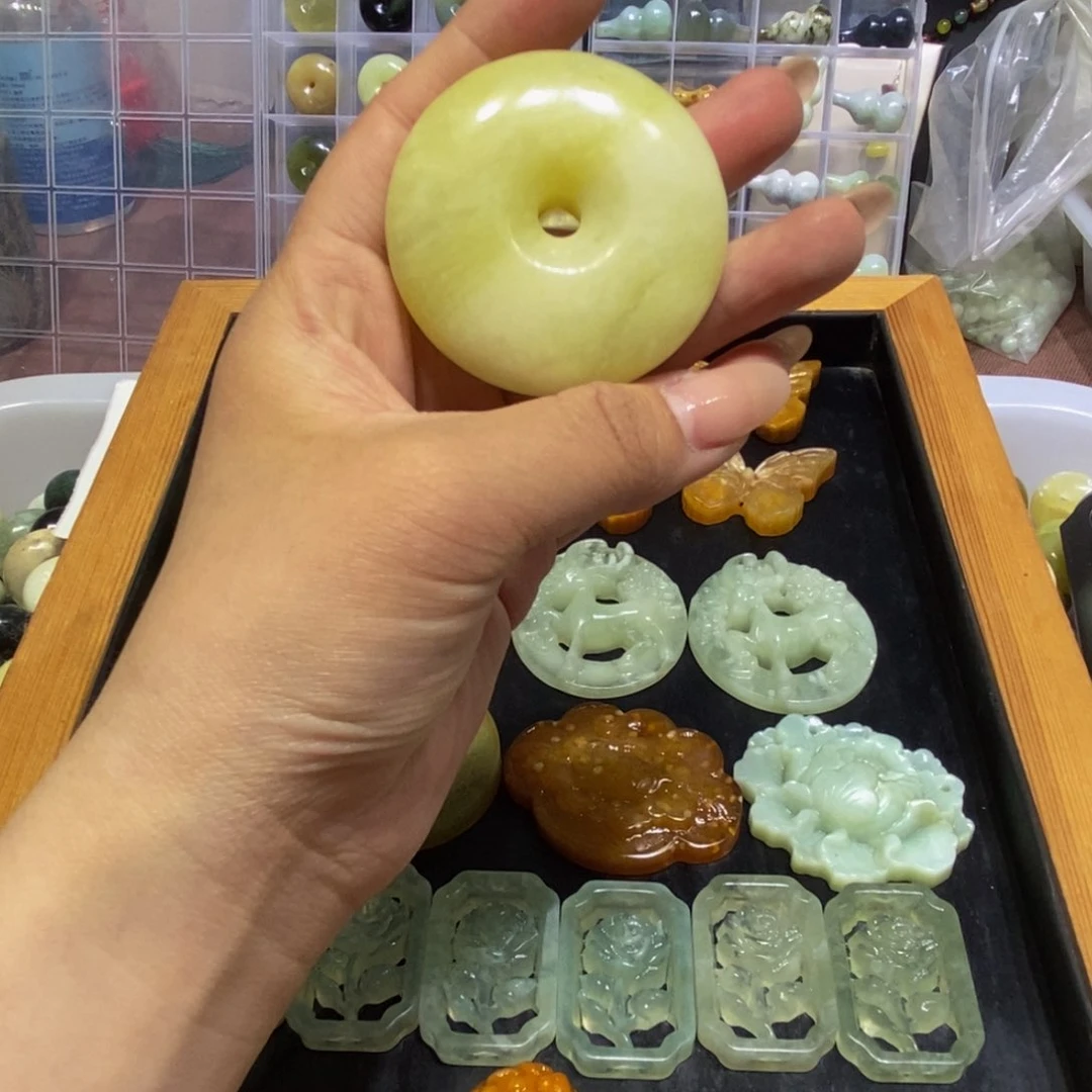 蛇纹石玉未镶嵌颈饰M**?19