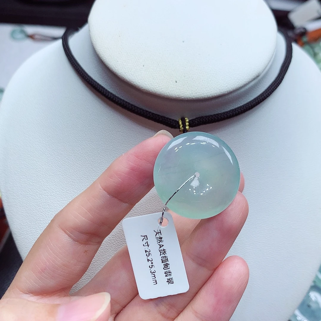 翡翠未镶嵌颈饰编号71，25.2/5.3