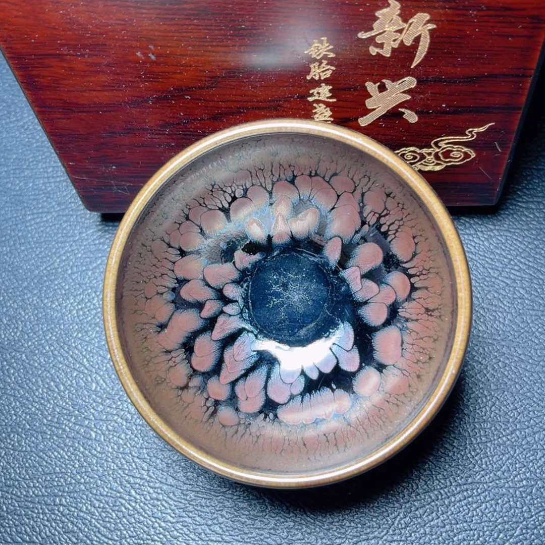 茶盏滴滴答答的声音响起