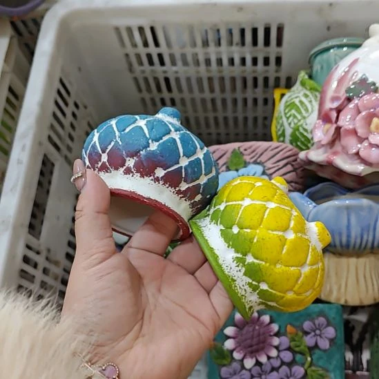 当场拍满15元发货不凑不发，花盆盆口不方不圆有针孔黑点是正常的，