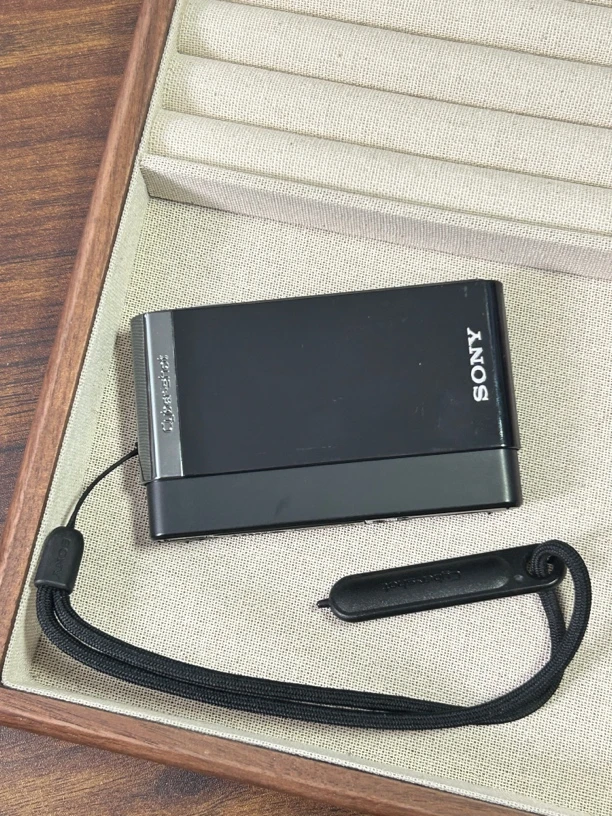 9新 Sony/索尼 t90 黑色 1200w像素 滑盖ccd数码相机