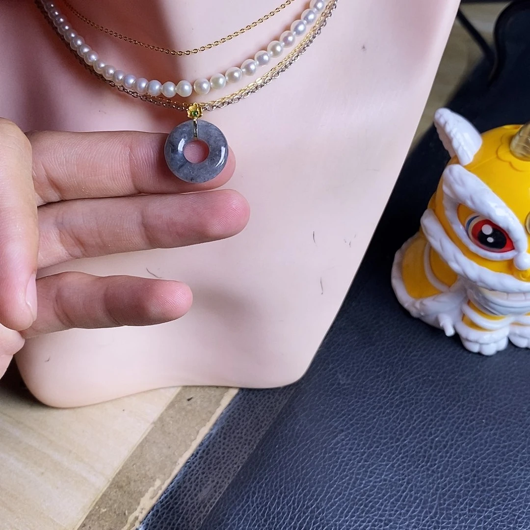 颈饰18K金镶嵌翡翠