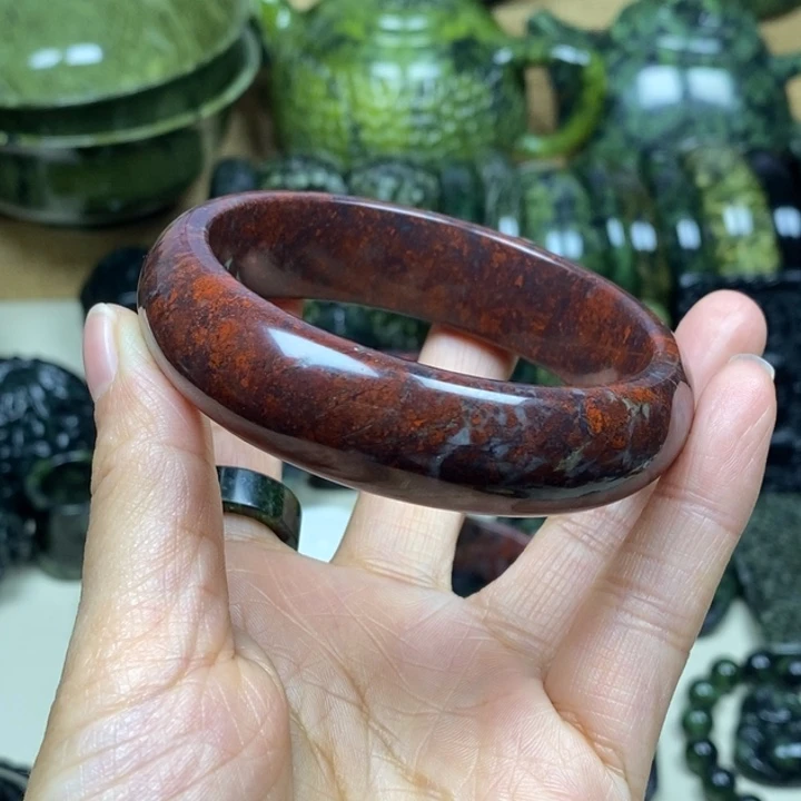 雨***云蛇纹石玉未镶嵌项链红伊丁手镯57口