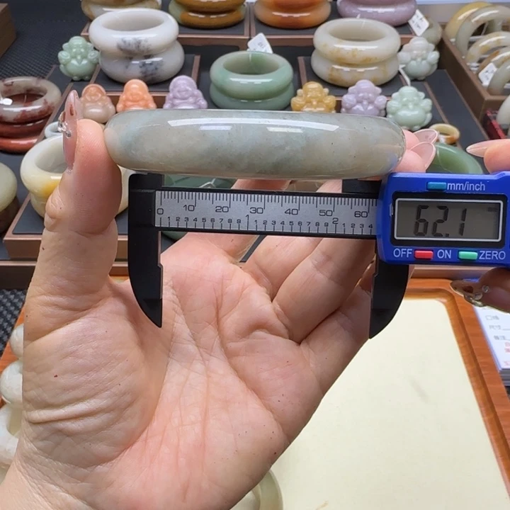 石英岩玉未镶嵌手镯